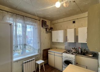 Продается трехкомнатная квартира, 60 м2, Волжск, улица Шестакова, 15