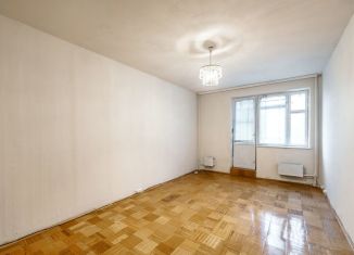 Продаю 2-ком. квартиру, 55 м2, Москва, Осенняя улица, 30, метро Крылатское