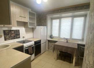 Сдам в аренду 2-комнатную квартиру, 50 м2, Иркутск, улица Помяловского, 1Б, Свердловский округ