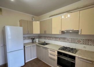 Сдается 2-ком. квартира, 60 м2, Симферополь, Киевская улица, 179