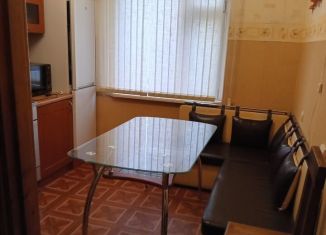 Сдаю в аренду 2-ком. квартиру, 60 м2, Мурманск, Бондарная улица, 1