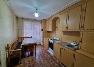 Аренда трехкомнатной квартиры, 65 м2, Владикавказ, улица Генерала Дзусова, 15, 10-й микрорайон