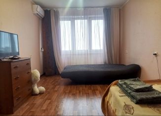 Продам 1-комнатную квартиру, 40 м2, Ростов-на-Дону, Октябрьский район, улица Платона Кляты, 21