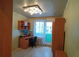 Сдаю 2-ком. квартиру, 50 м2, Балабаново, улица Дзержинского, 105