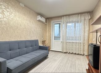 Сдам в аренду 2-комнатную квартиру, 50 м2, Казань, Чистопольская улица, 55