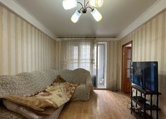 Сдаю 3-ком. квартиру, 63 м2, Махачкала, улица Гагарина, 80А