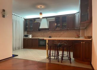 Продам 3-ком. квартиру, 143.4 м2, Абакан, улица Вяткина, 45