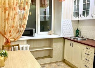 Сдам 2-ком. квартиру, 55 м2, Кострома, улица Ленина, 103