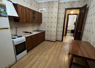 Сдаю 1-ком. квартиру, 50 м2, Каспийск, улица Ленина, 51Б