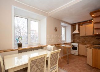 Продам 3-ком. квартиру, 61 м2, Тюмень, Садовая улица, 115