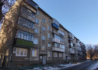 Продаю 2-ком. квартиру, 42.8 м2, Челябинск, улица Калмыкова, 4