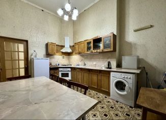 Аренда 4-ком. квартиры, 115 м2, Санкт-Петербург, Кирочная улица, 24, метро Чернышевская