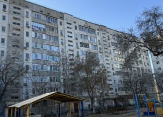 Продается трехкомнатная квартира, 58 м2, Нариманов, Волгоградская улица, 10