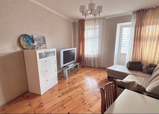 Сдам в аренду 2-ком. квартиру, 60 м2, Казань, улица Абсалямова, 26