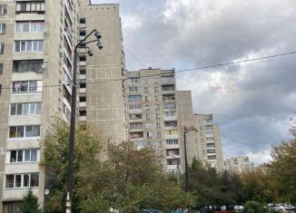 Продаю 1-ком. квартиру, 32 м2, Екатеринбург, улица 40-летия Октября, 50