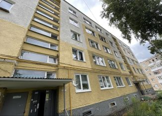 Сдаю в аренду 3-комнатную квартиру, 68 м2, Саранск, улица Есенина, 16