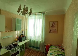 Продается двухкомнатная квартира, 60 м2, Новотроицк, Советская улица, 13