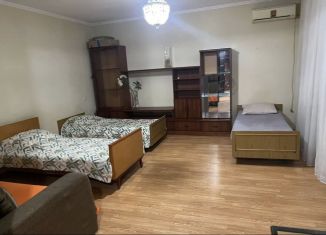 Сдам 1-ком. квартиру, 50 м2, Батайск, улица Северный Массив, 9