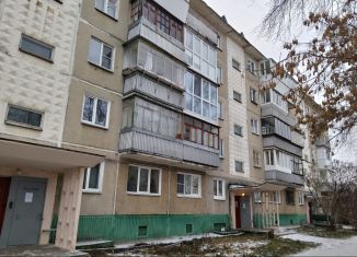 Продажа 2-комнатной квартиры, 47.2 м2, Озёрск, улица Семёнова, 14