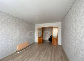 Продается 3-комнатная квартира, 68 м2, Тюменская область, улица Моторостроителей, 2А