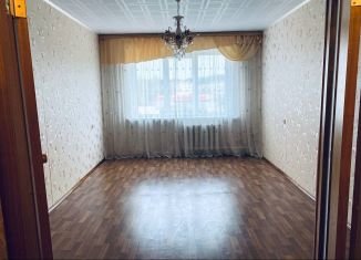 Продается четырехкомнатная квартира, 80 м2, Козельск, улица Достоевского, 2