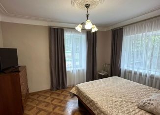 Сдается 2-комнатная квартира, 55 м2, Ставропольский край, улица Орджоникидзе, 25А