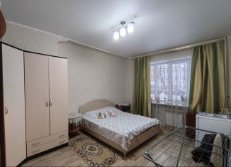 Продам 3-комнатную квартиру, 56.2 м2, Кемерово, улица Черняховского, 1, Центральный район