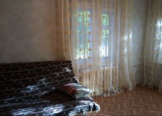 Сдается 2-ком. квартира, 40 м2, Малоярославец, улица Крупской, 12