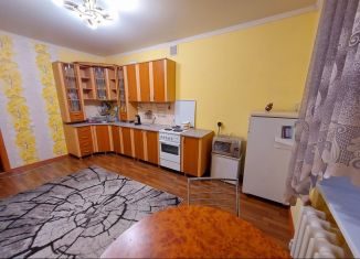 Сдается двухкомнатная квартира, 75 м2, Тюменская область, улица Болотникова, 19