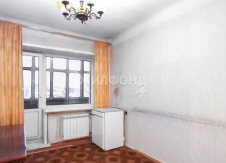 Продаю трехкомнатную квартиру, 50 м2, Новосибирск, улица Крылова, 15