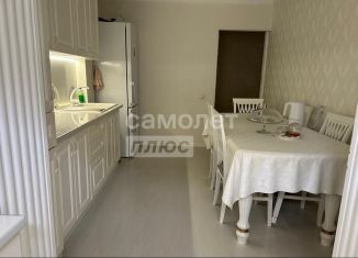 Продаю трехкомнатную квартиру, 70 м2, Грозный, проспект Мохаммеда Али, 23