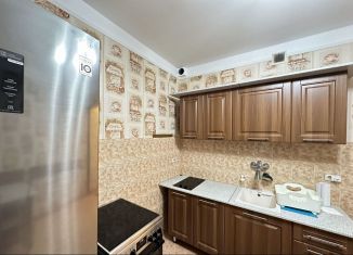 Сдаю 1-ком. квартиру, 48 м2, Одинцово, улица Чистяковой, 14