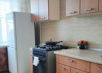 Сдается трехкомнатная квартира, 65 м2, Копейск, Комсомольская улица, 44А