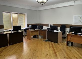 Сдаю в аренду офис, 200 м2, Махачкала, улица Салаватова, 52, Советский внутригородской район