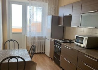 Сдается двухкомнатная квартира, 60 м2, Тюмень, улица Муравленко, 5