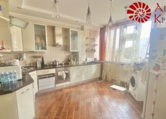 Продается 4-ком. квартира, 140 м2, Феодосия, Адмиральский бульвар, 7А