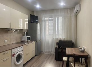 Сдаю в аренду 1-ком. квартиру, 37 м2, Абакан, улица Кирова, 183к3