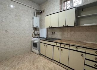 Сдается в аренду 2-ком. квартира, 70 м2, Нальчик, улица Суворова, 80, район Колонка