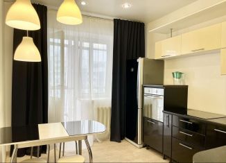 Аренда 2-комнатной квартиры, 75 м2, Татарстан, улица Адоратского