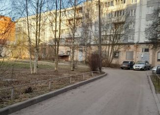 Продажа 3-ком. квартиры, 73 м2, Гатчина, улица Авиатриссы Зверевой, 1/8