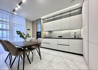 Продам 3-ком. квартиру, 84 м2, Ставрополь, Российский проспект, 12