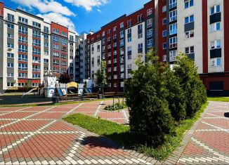 Продам 2-ком. квартиру, 65.9 м2, Калининград