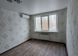 Продается трехкомнатная квартира, 61 м2, Волгоградская область, Октябрьская улица, 86