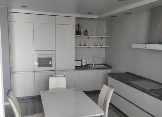 Продается 3-ком. квартира, 90 м2, Екатеринбург, улица М.Н. Михеева, 10, метро Чкаловская