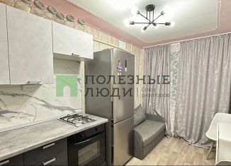 Сдаю трехкомнатную квартиру, 61 м2, Курган, 1-й микрорайон, 15