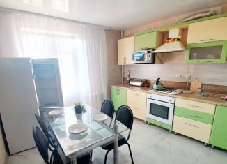 Сдается 2-ком. квартира, 70 м2, Энгельс, Саратовская улица, 57