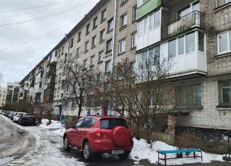 Сдам в аренду 2-комнатную квартиру, 47 м2, Ленинградская область, улица Малоневский Канал, 13