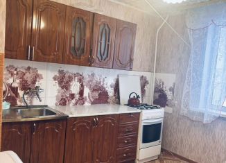 Сдача в аренду двухкомнатной квартиры, 50 м2, Оренбург, Центральная улица, 16/3