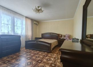 Сдам в аренду 3-ком. квартиру, 87 м2, Краснодарский край, Миндальная улица, 18