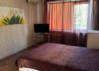 Сдам в аренду 2-ком. квартиру, 45 м2, Керчь, улица 1-й Пятилетки, 27Б